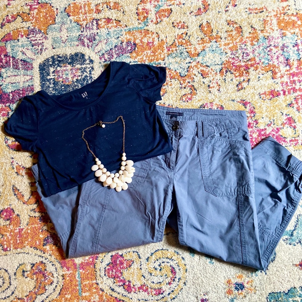 Gap size xs navy blue t-shirt
